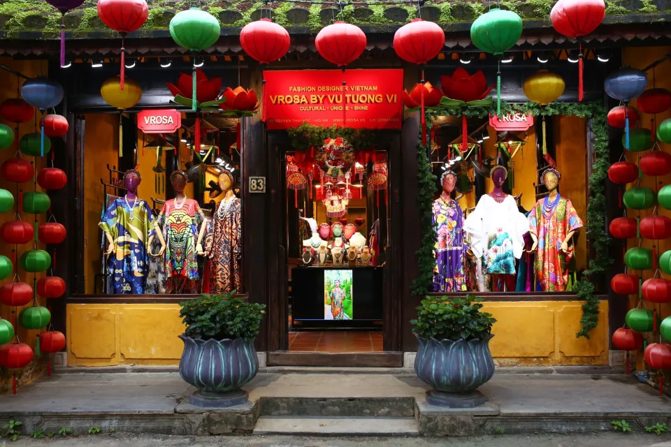 Khu trưng bày trong shop
